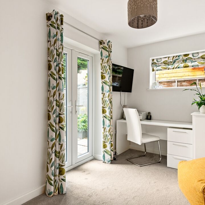 11. 201014-098 Office.jpg