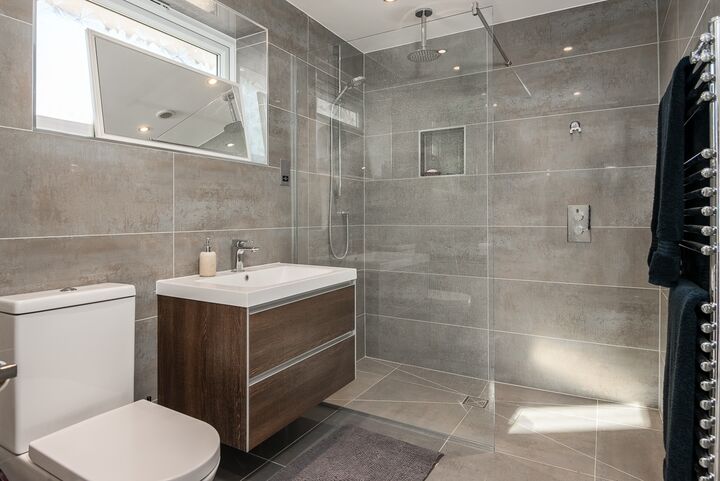 11. 190226-293 Ensuite.jpg
