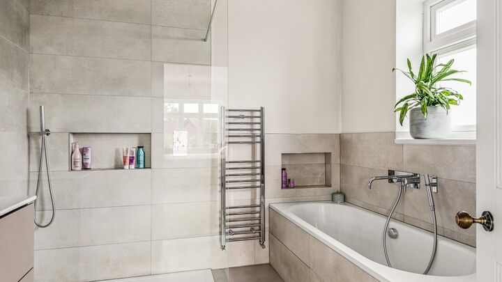 12. 201009-403 Ensuite.jpg