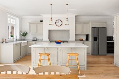 4. 201009-374 Kitchen one point.jpg