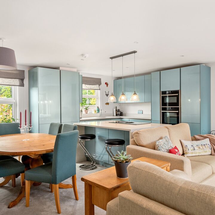 7. 201014-090 Overview from stairs door.jpg