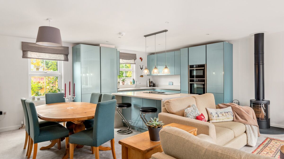 7. 201014-090 Overview from stairs door.jpg