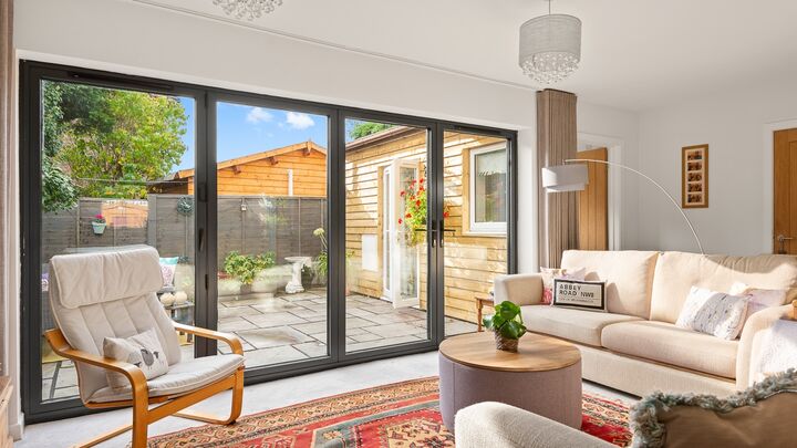 5. 201014-019 Living area to outdoors.jpg