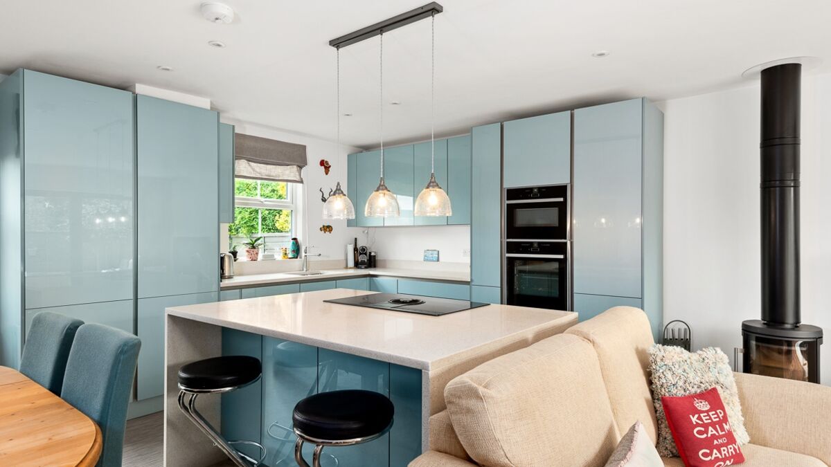 8. 201014-079 Kitchen.jpg