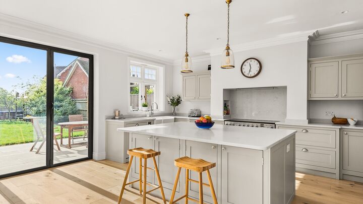 3. 201009-350 Kitchen.jpg