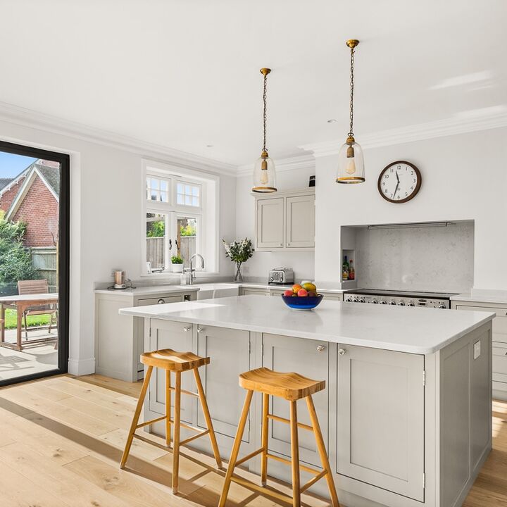 3. 201009-350 Kitchen.jpg