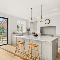 3. 201009-350 Kitchen.jpg