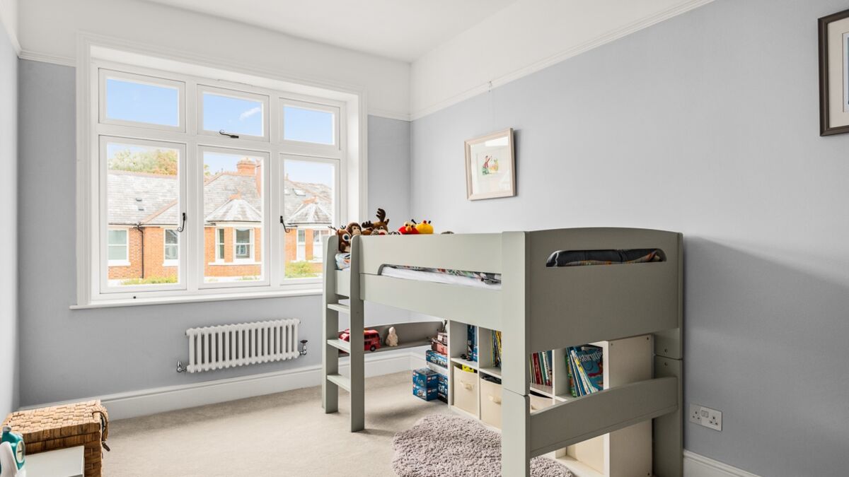 13. 201009-404 Kid's bedroom.jpg