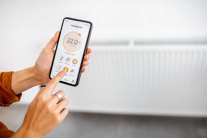 Controlling heating from a mobile phone