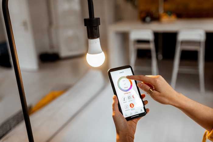 Controlling a smart lightbulb from a phone