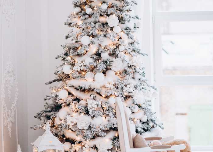 Step-by-Step: How To Decorate An Insta-Worthy Christmas Tree ...