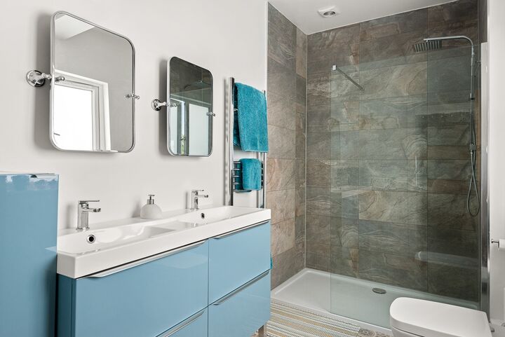 13. 201014-105 Ensuite.jpg
