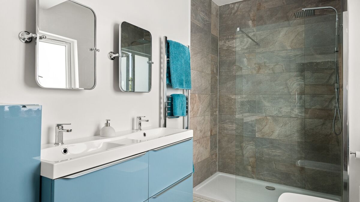 13. 201014-105 Ensuite.jpg