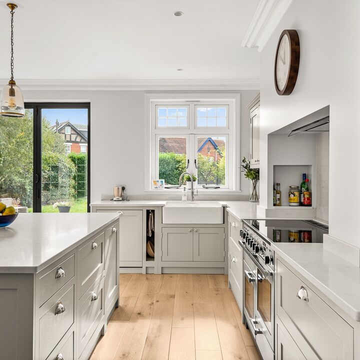 5. 201009-387 Kitchen to outside.jpg