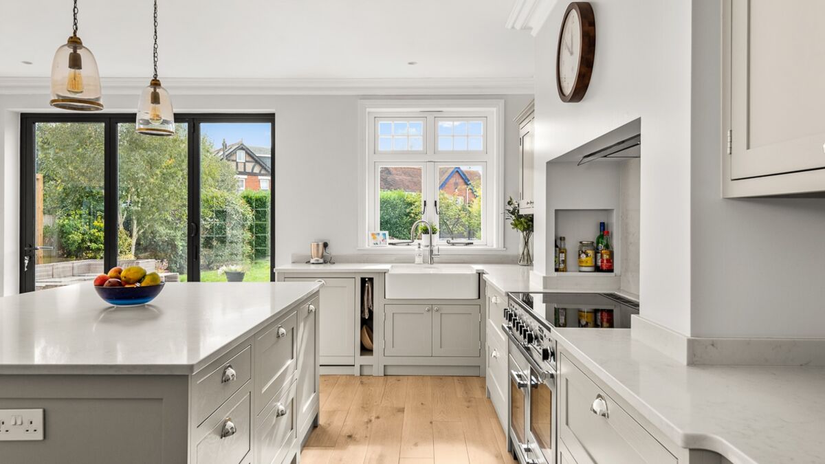 5. 201009-387 Kitchen to outside.jpg