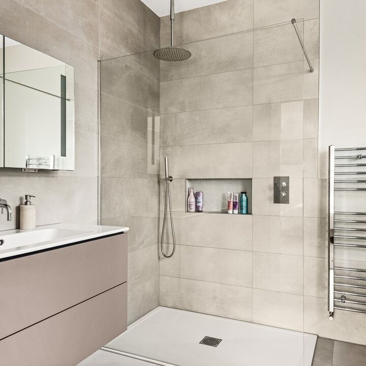 11. 201009-396 Ensuite.jpg