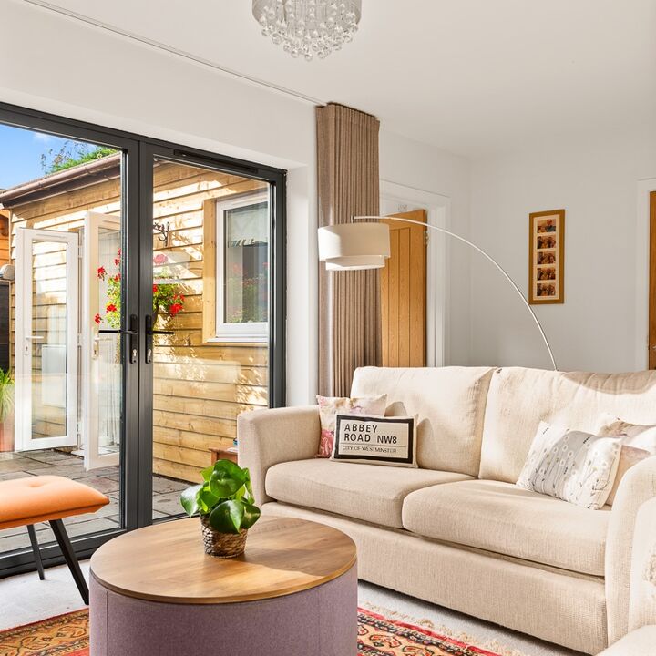 6. 201014-012 Sofa feature.jpg